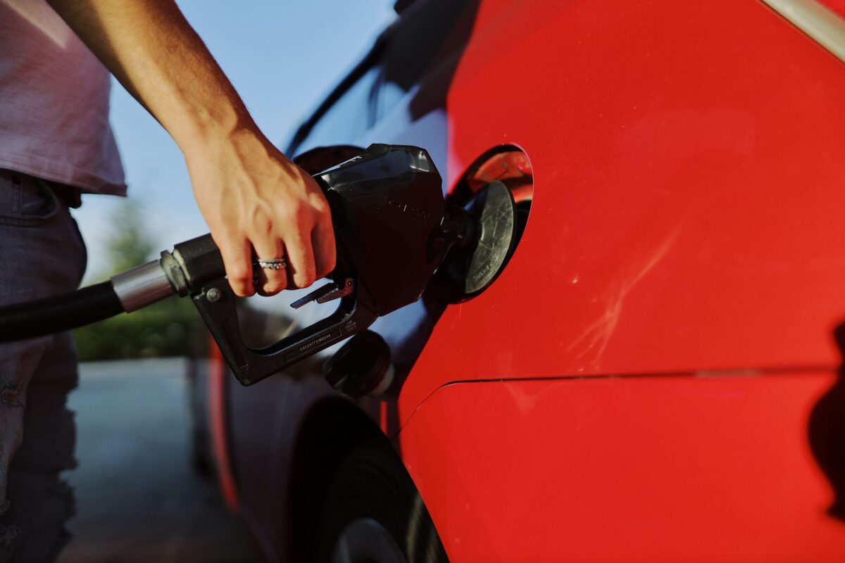 Road trip de Toussaint : carburant toujours cher, comment alléger la note